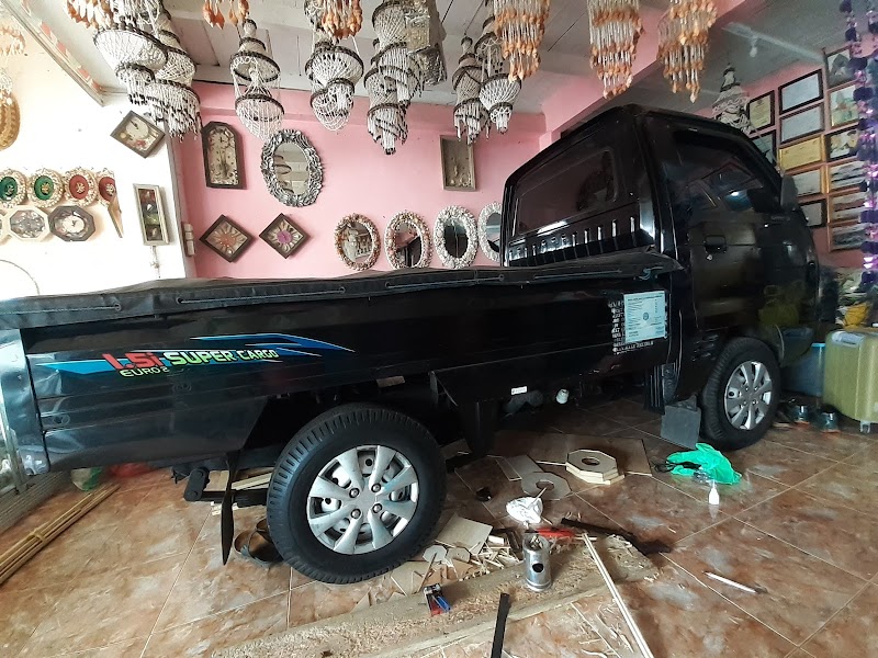 Mengangkut Barang di